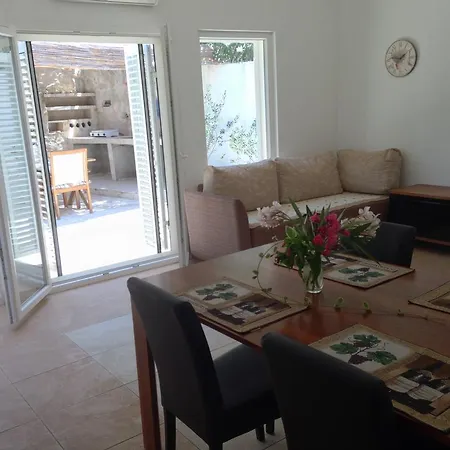 Sutivan Apartments Appartement *