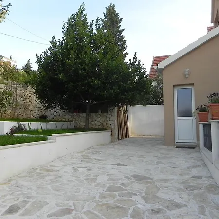 Sutivan Apartments